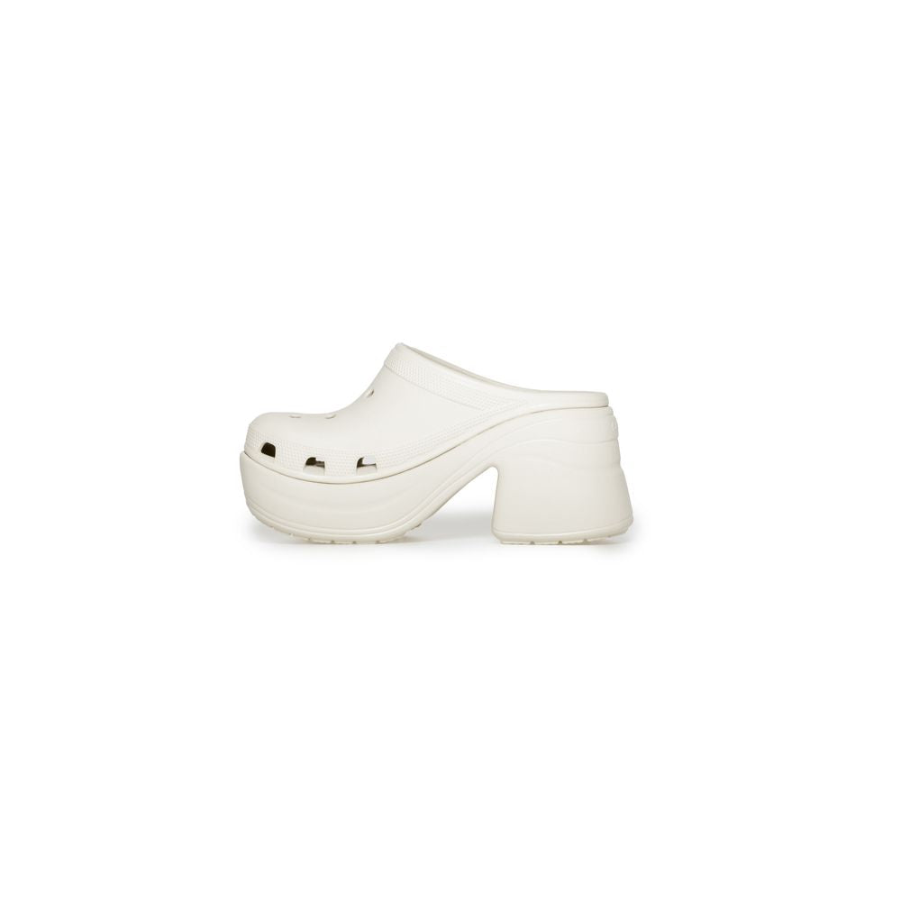 Crocs – Croslite-Sandale in Beige