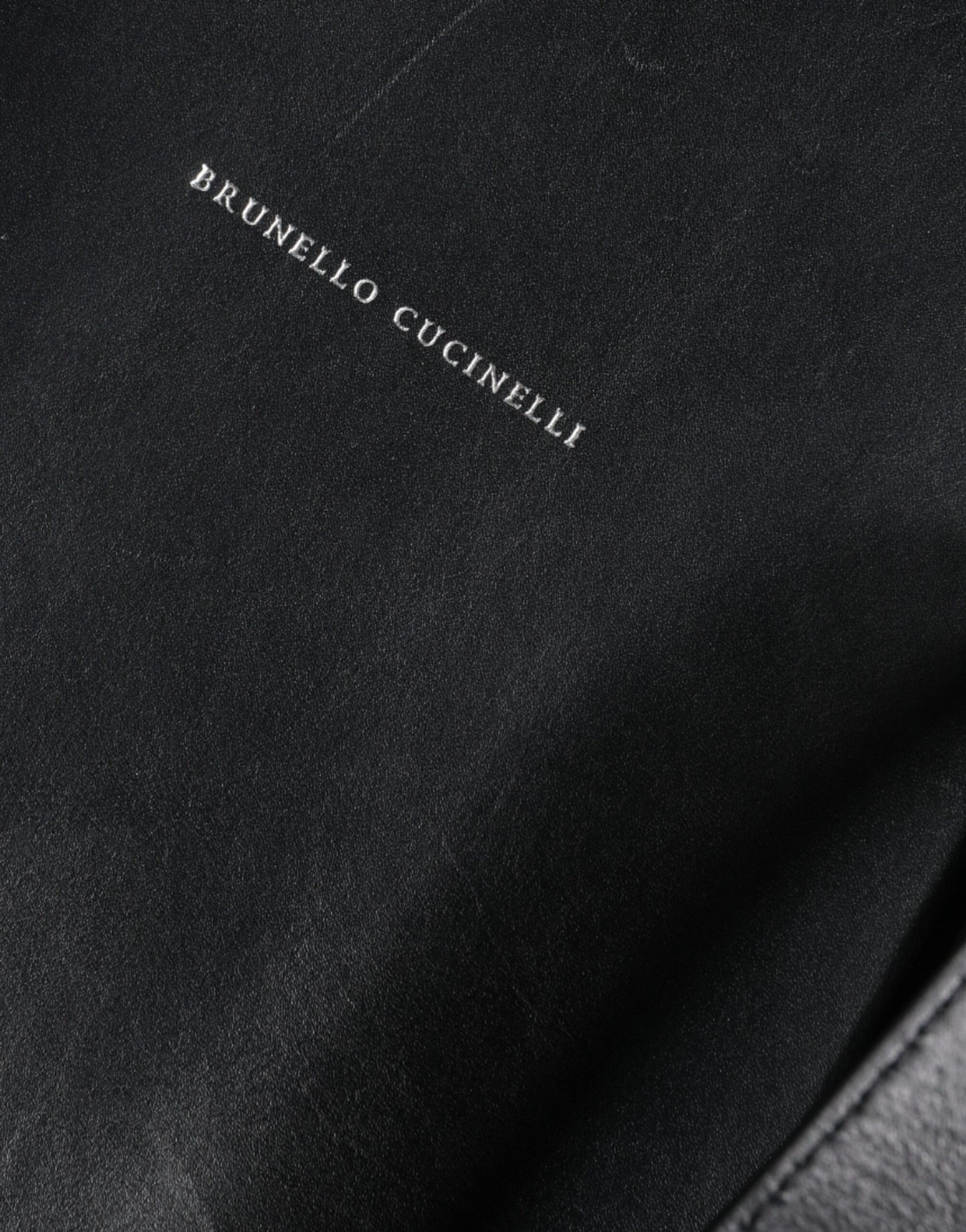 Brunello Cucinelli – Einkaufstasche aus schwarzem Leder mit Logo-Schultergurt