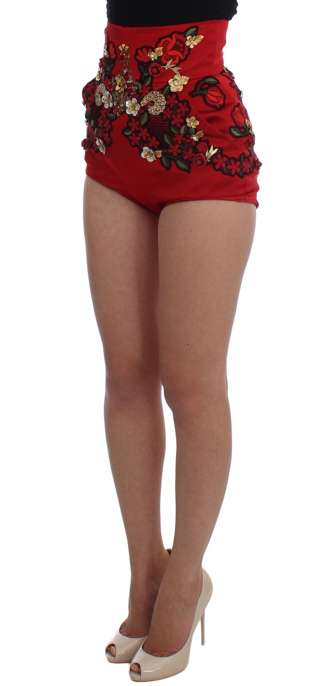 Shorts aus roter Seide mit Kristallrosen