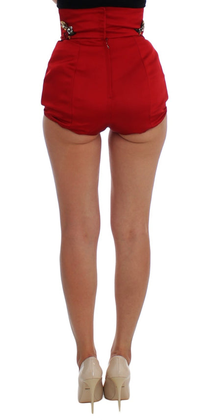 Shorts aus roter Seide mit Kristallrosen